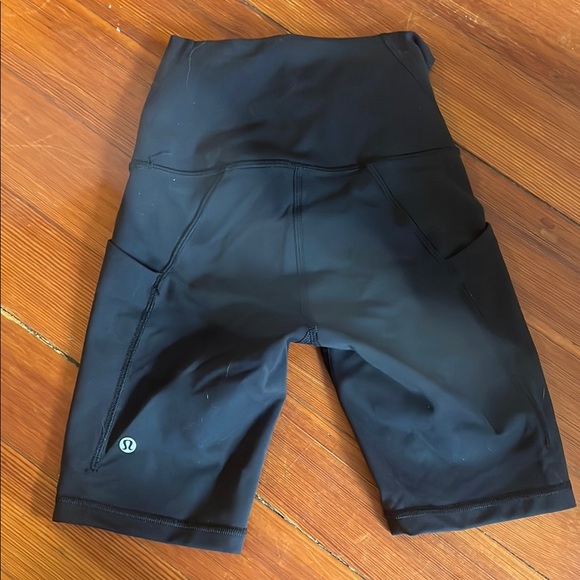 Lululemon fast and free 2 high rise black Shorts 8” - Picture 2 of 3